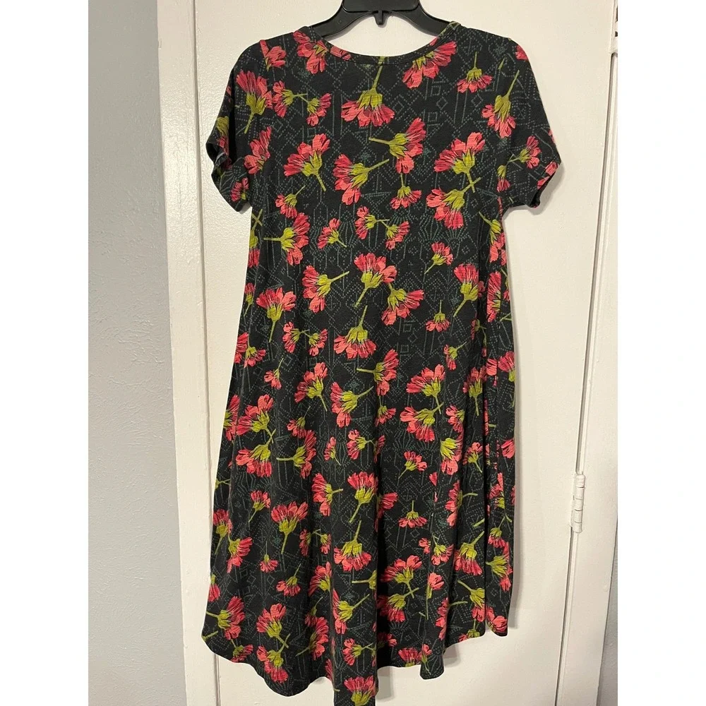 LuLaRoe Carly Dress‎ XS Grey Pink Floral Geometric High Low Swing Short Sleeve